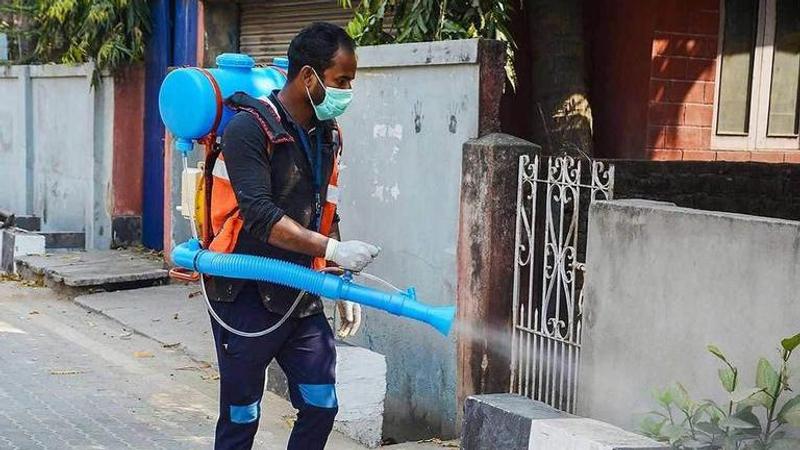 Delhi: Malviya Nagar, Khirki Ext residents step up to sanitise hotspot nearing areas