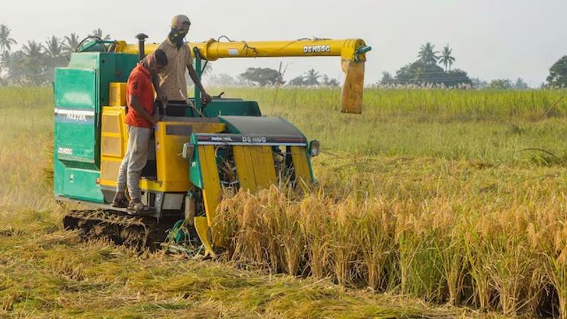 Harvester machine overturns in Jabalpur
