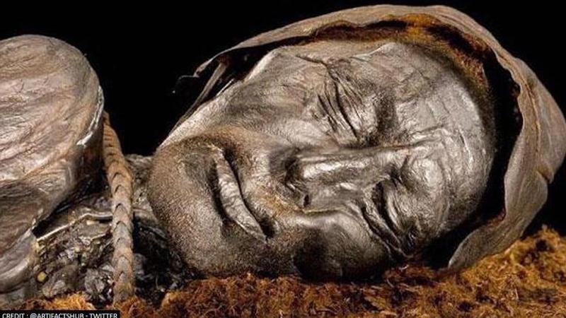 2400-year-old body