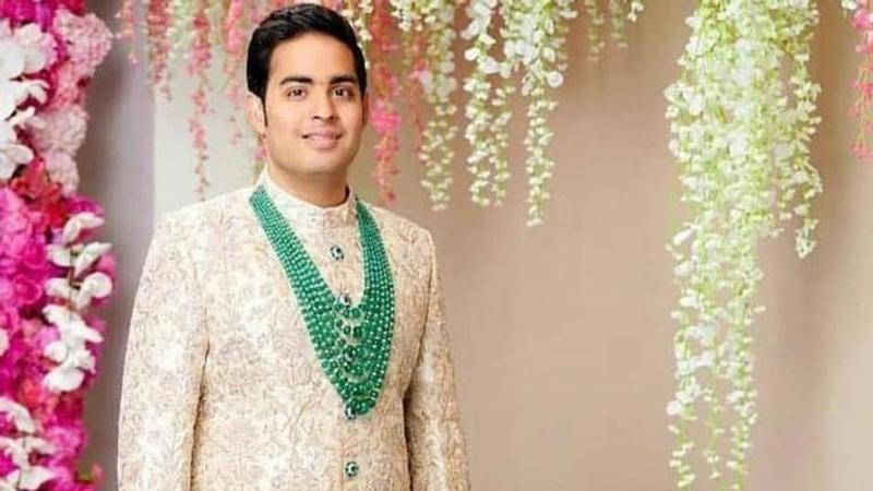 akash ambani age