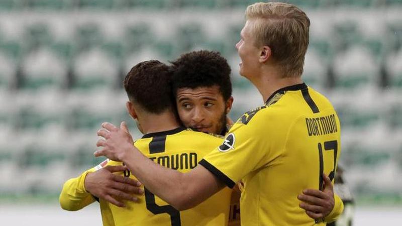 No fans, but Dortmund keeps Bundesliga title challenge alive