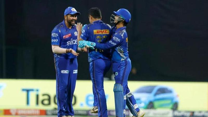 MI vs GT live score IPL 2023 Mumbai Indians vs Gujarat Titans latest score updates