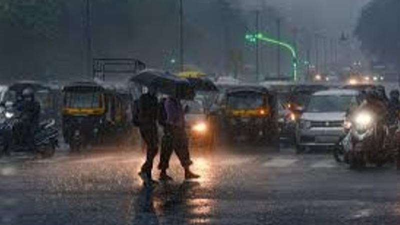 Mumbai Receives Season's First Pre-Monsoon Showers