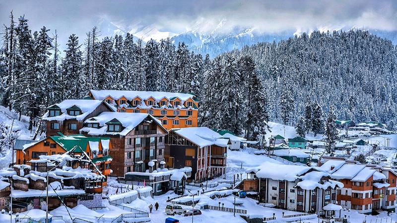 Snowfall in Gulmarg