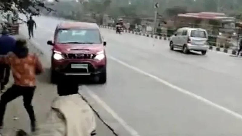 On Camera, SUV Swerves To Hit People After Fight Over ₹ 5 In Delhi