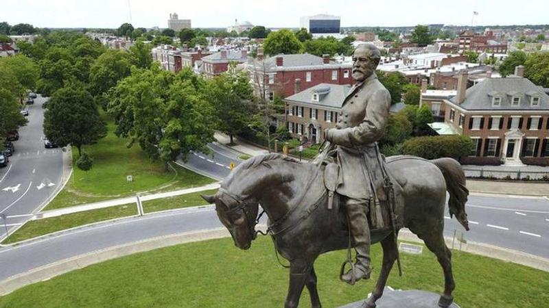 Virginia gov faces new hurdle in bid to remove Lee statue