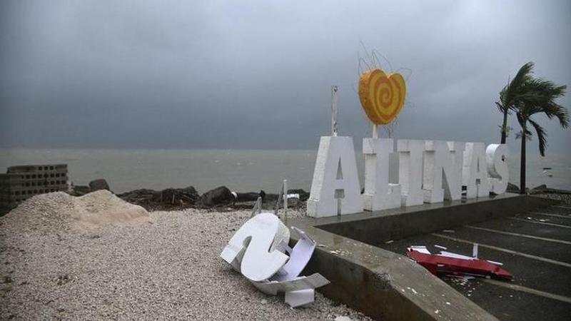 Tropical storm slashes southeast of Puerto Rico