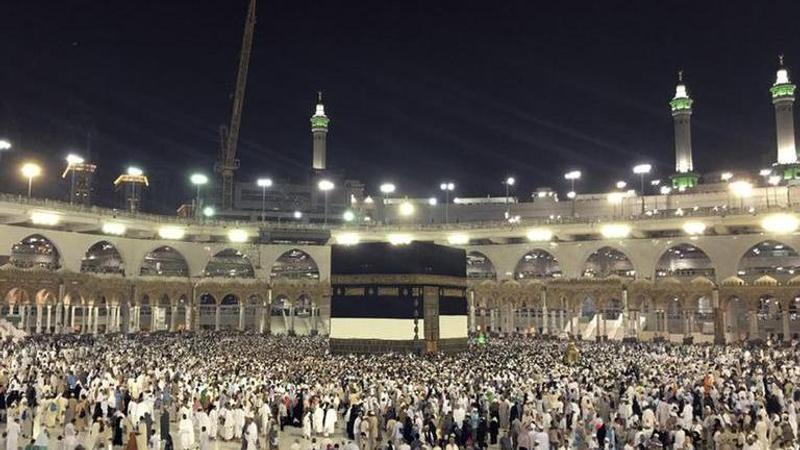 Hajj pilgrims symbolically stone the devil in Mina