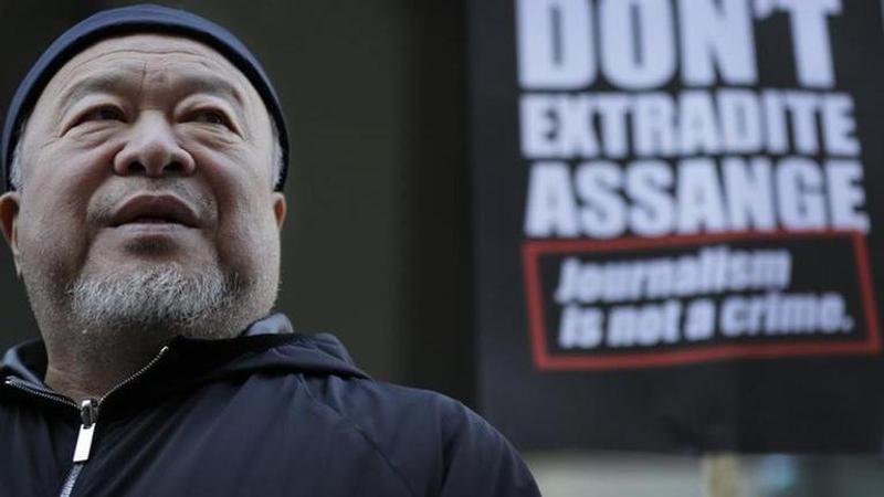 Dissident Ai Weiwei protests possible extradition of Assange