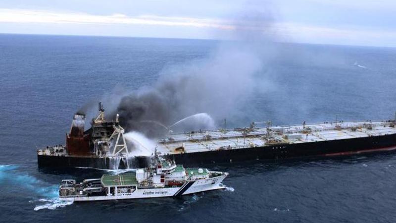 Sri Lanka: Oil slick spotted one kilometre away from burning New Diamond ship