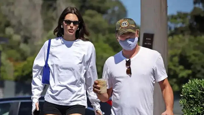 Leonardo DiCaprio with Vittoria Ceretti