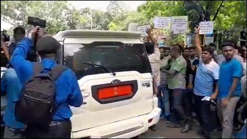 West Bengal Governor C V Ananda Bose was shown black flag by members of the Trinamool Chhatra Parishad (TMCP)