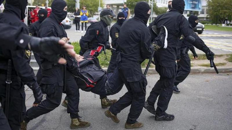 Belarus police use tear gas, detain protesters