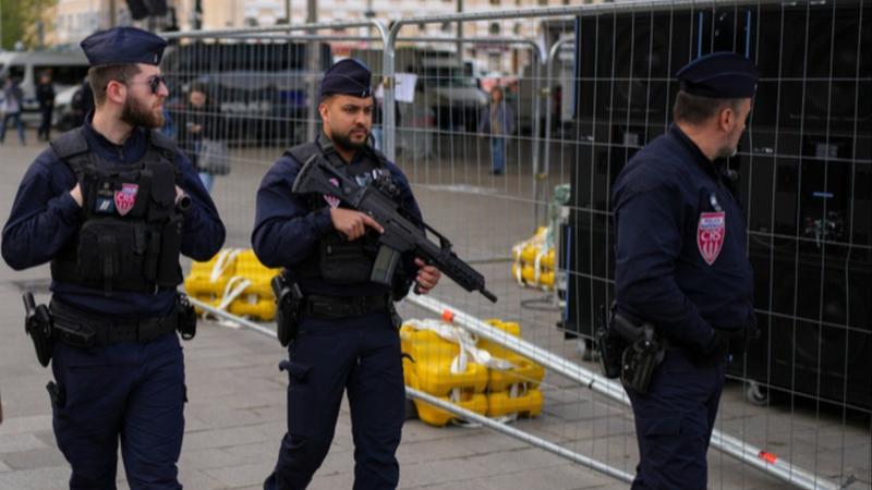 French police fatally shoot a man suspected of planning to set fire to a synagogue