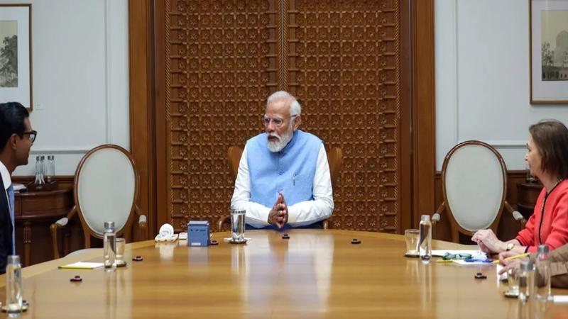 PM Narendra Modi Becomes First Prime Minister After Indira Gandhi to ...