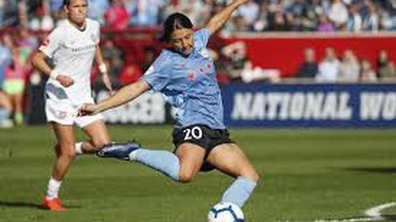 NWSL players kneel during the national anthem