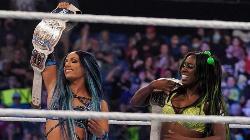 Sasha Banks and Naomi relinquish Womens' Tag Team title