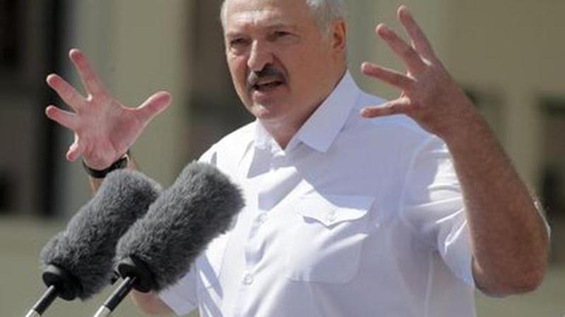 Supporters of Lukashenko rally in Minsk