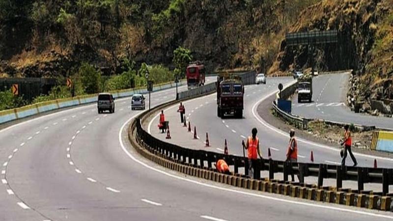 Mumbai-Pune Expressway Close