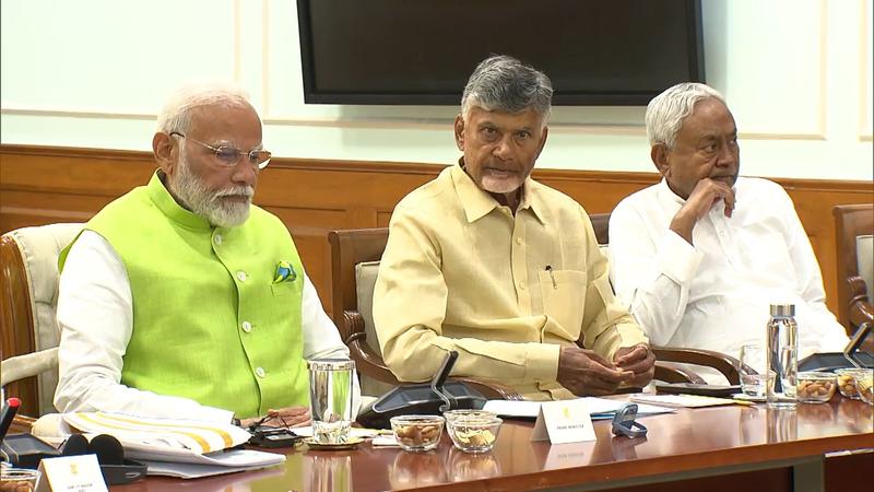 PM Modi, Nitish Kumar and Chandrababu Naidu seated next to each other at NDA meet 