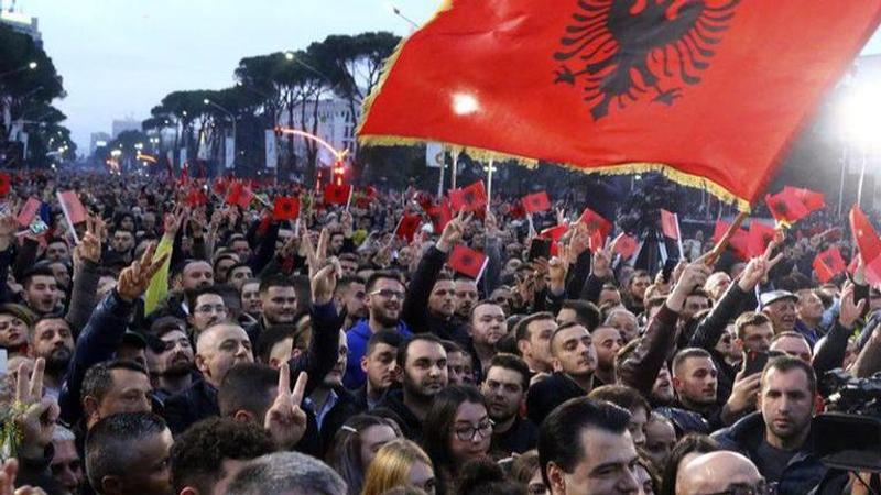 Thousands of Albanians stage anti-govt rally