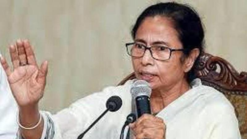 Mamata condemns assault on JNU students