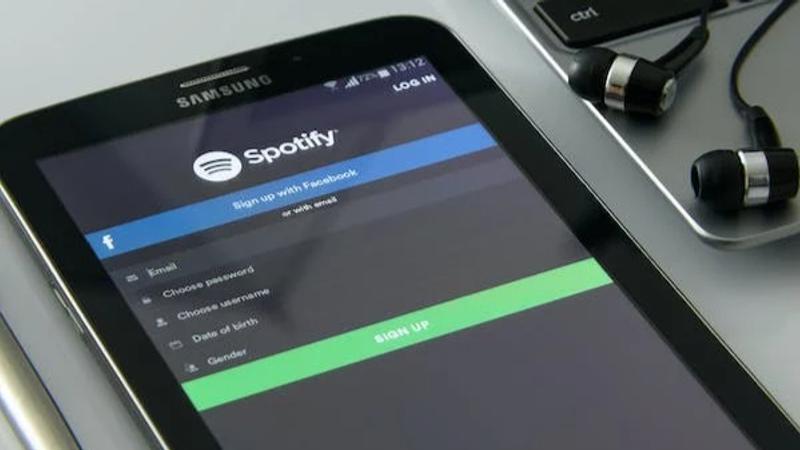 Spotify tests videos