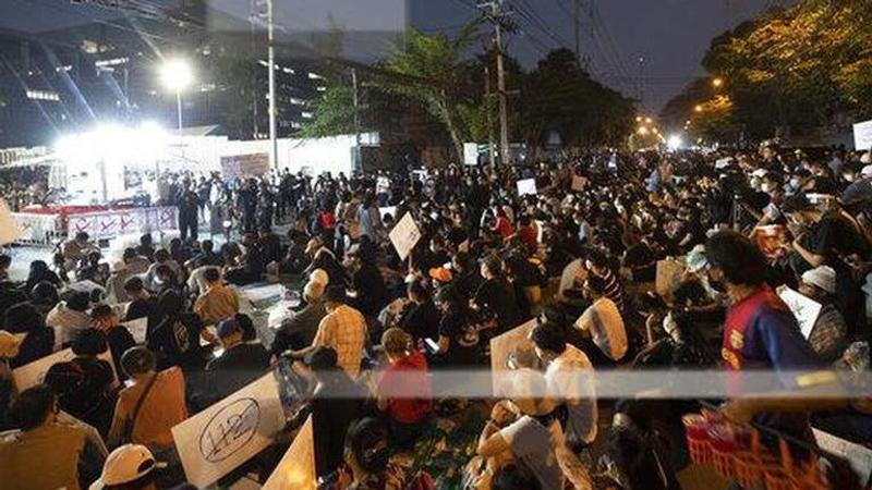 Rally outside Thai parliament as PM survives vote