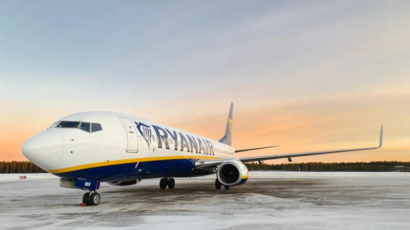 Ryanair Responds to Viral Video of Passenger's Flashing Phone Charger