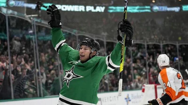 Robertson scores 2, Stars keep pace with 4-1 win over Flyers