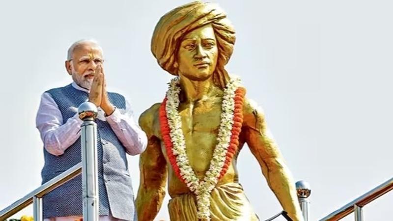 Prime Minister Narendra Modi pays tribute to the statue of freedom fighter Birsa Munda