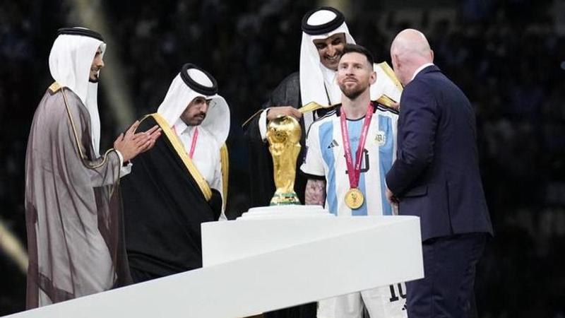 Lionel Messi, World Cup, World Cup  2022, Messi, messi cape, messi cloak, messi bisht, lionel messi offered $1 million, world cup final