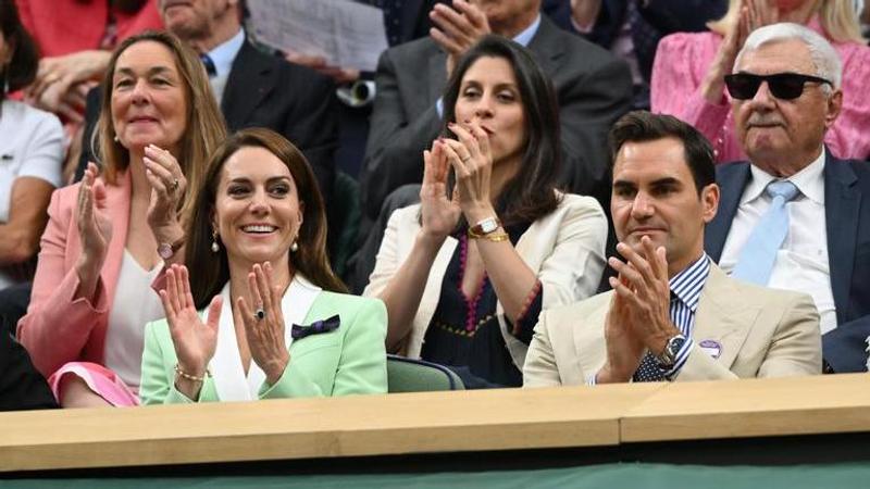 Roger Federer receives heroic welcome in first Wimbledon appearance after retirement