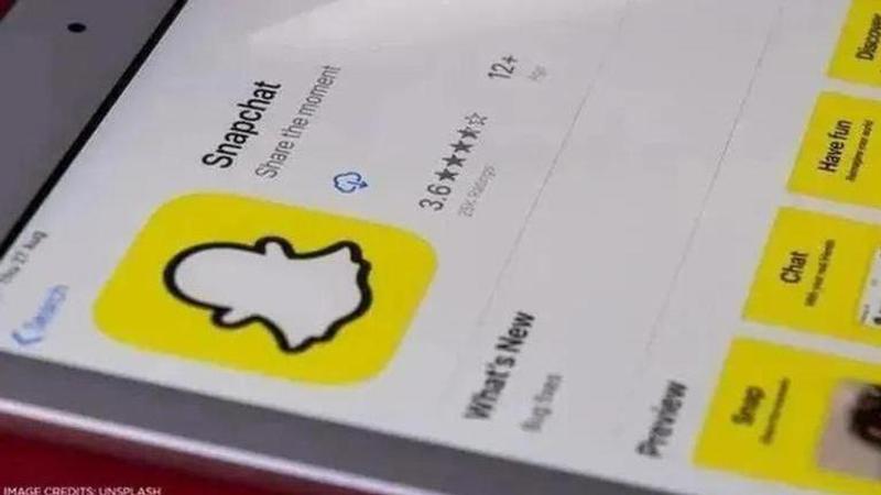 This Friendship Day, play the classis 'Rock Paper Scissor' game on Snapchat