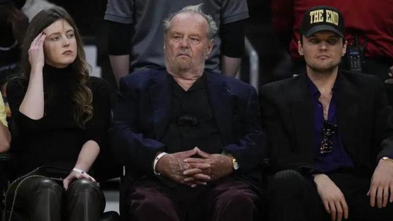 Jack Nicholson appears courtside for NBA game as Lakers sweep playoff berth by conquering Grizzlies