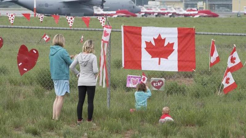 Officer calls Snowbirds crash 'nightmare' as probe begins