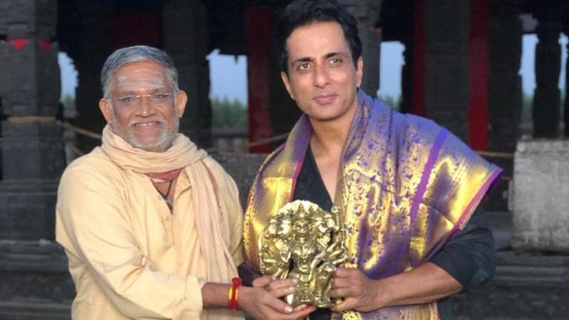 Sonu Sood gets felicitated by Koratala Siva and Tanikella Bharani on sets of 'Acharya'