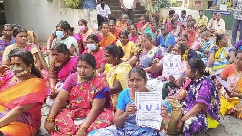 5,000 sanitary workers keep off work, seek wage hike