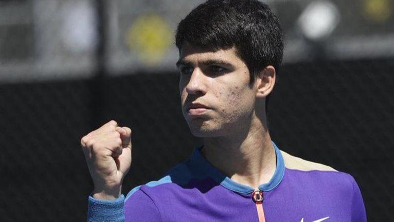 Alcaraz, the 'next Nadal', gets first win at Grand Slam