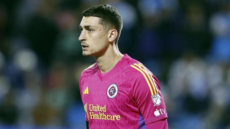 Chelsea completes signing of Serbia goalkeeper Djordje Petrovic from New England Revolution