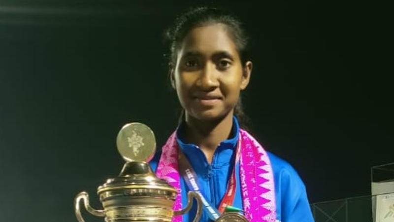 An elated Sujata poses with the winners’ trophy at the victory ceremony of Khelo India University Games 2023 Ashtalakshmi  