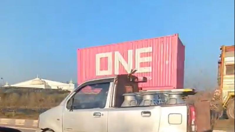 viral video of customized car on Indian highway