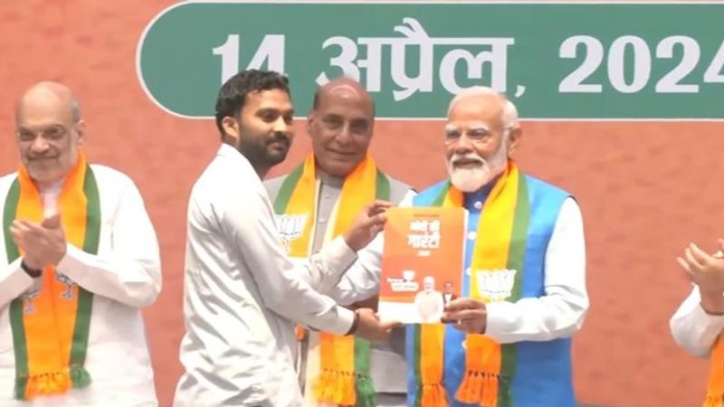 PM Modi hands over first copy of manifesto to beneficiaries 