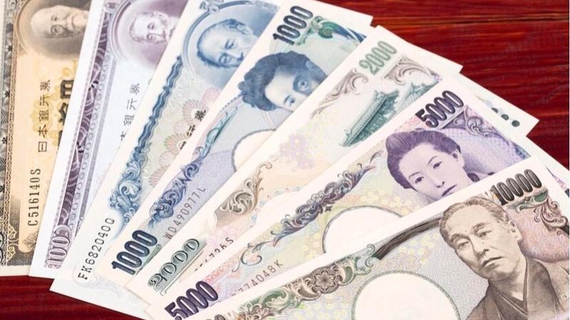 Yen hits low