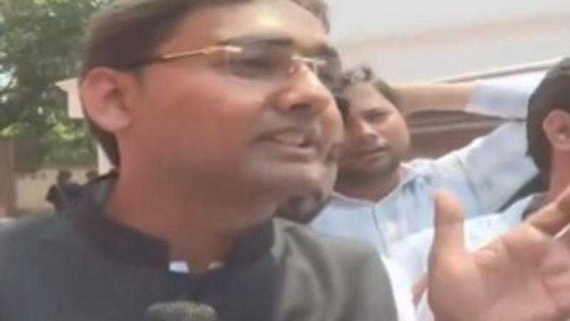 AAP Workers Shield Assaultgate Accused Bibhav Kumar in Lucknow | WATCH