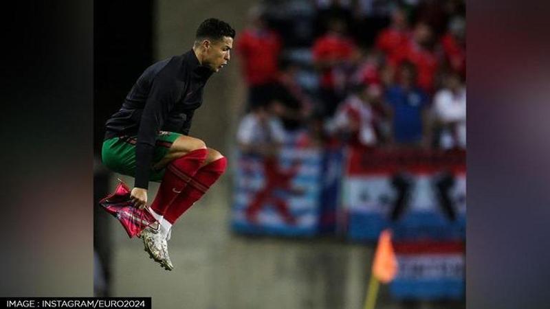 Cristiano Ronaldo bicycle kick  goal denied by goalkeeper