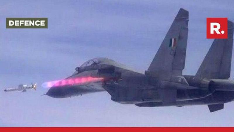 Sukhoi Su-30MKI firing Astra BVR missile