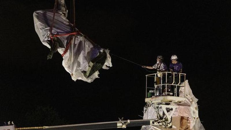 Two Columbus statues removed from Chicago parks