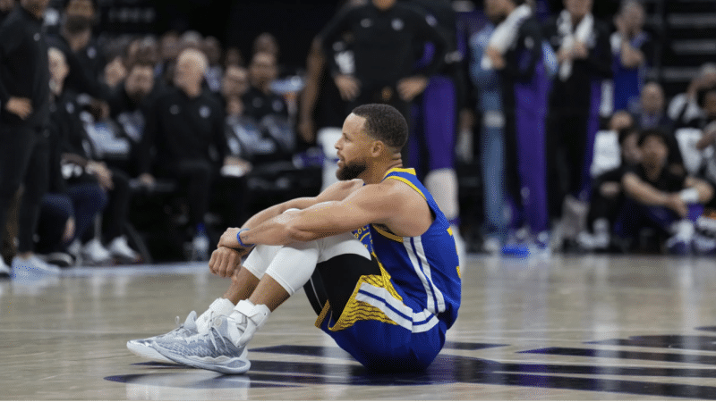 Steph Curry dejected in Golden State Warriors loss to Sacramento Kings