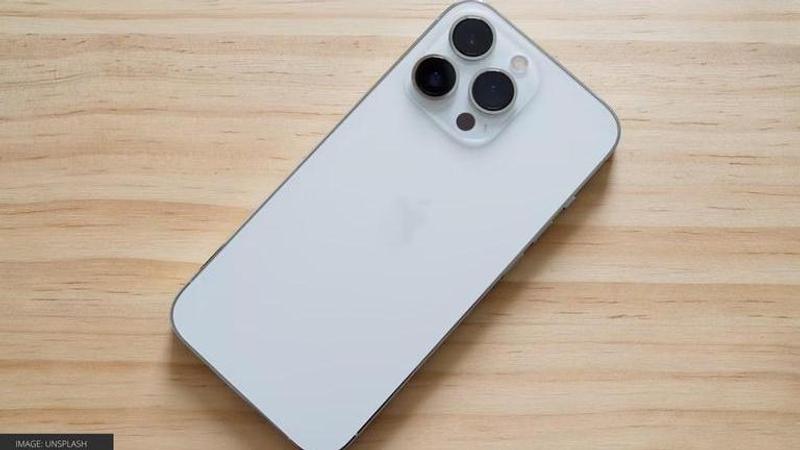 Apple iPhone 13 Pro users might get a manual switch for Macro mode soon